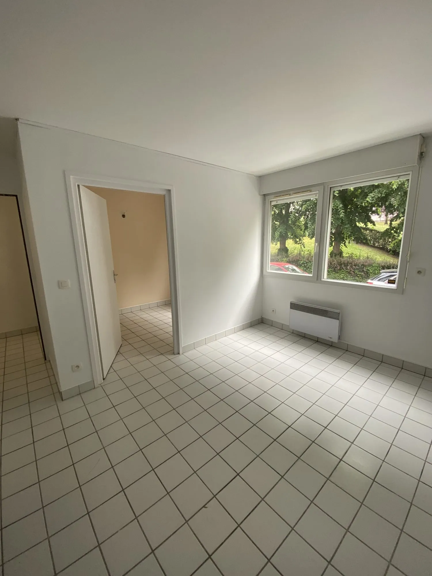 Appartement de 45 m² en rez-de-chaussée à La Madeleine, idéal pour résidence ou professionnel 