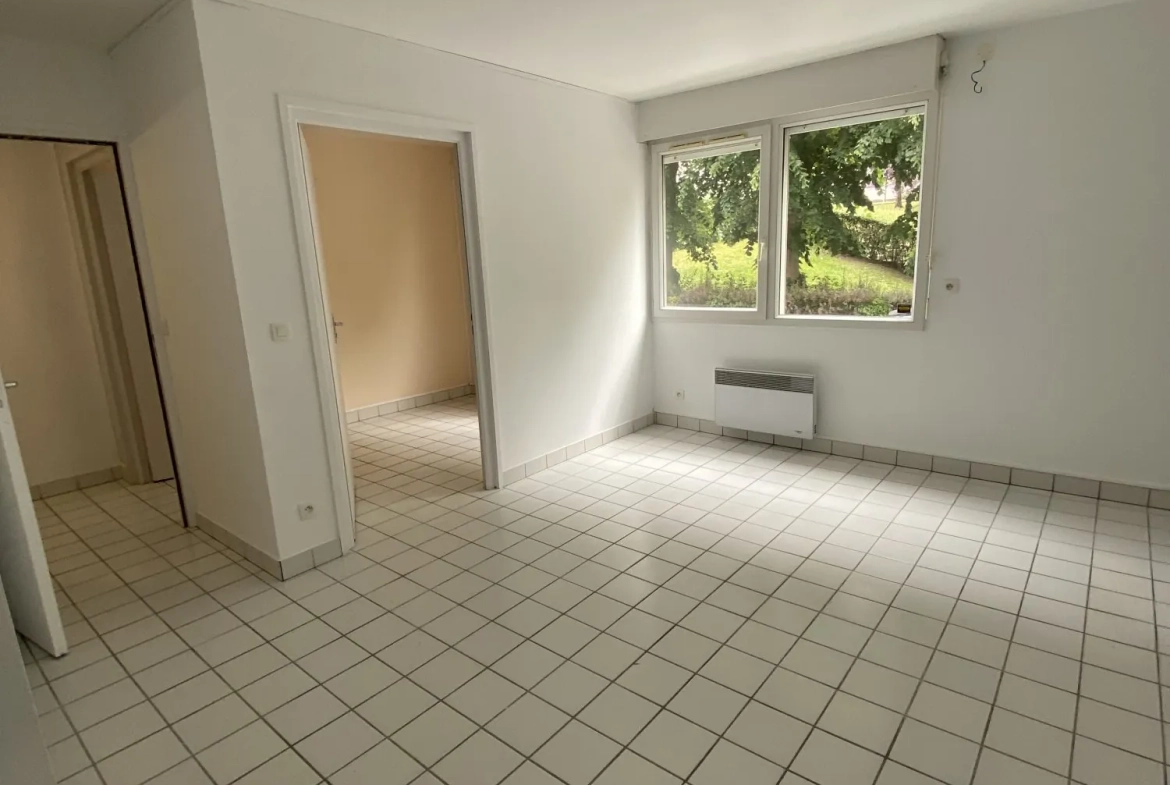 Appartement de 45 m² en rez-de-chaussée à La Madeleine, idéal pour résidence ou professionnel 