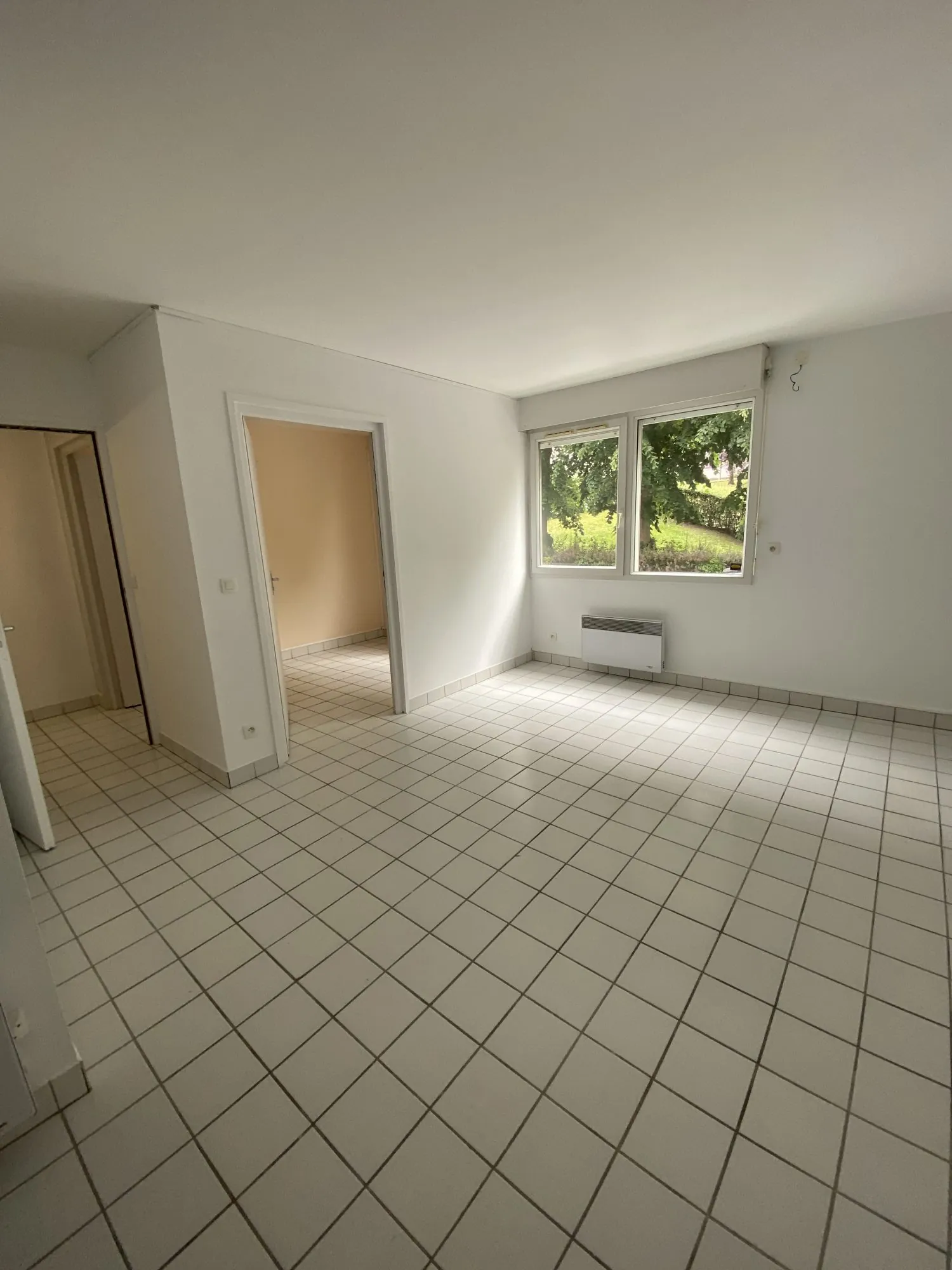 Appartement de 45 m² en rez-de-chaussée à La Madeleine, idéal pour résidence ou professionnel 