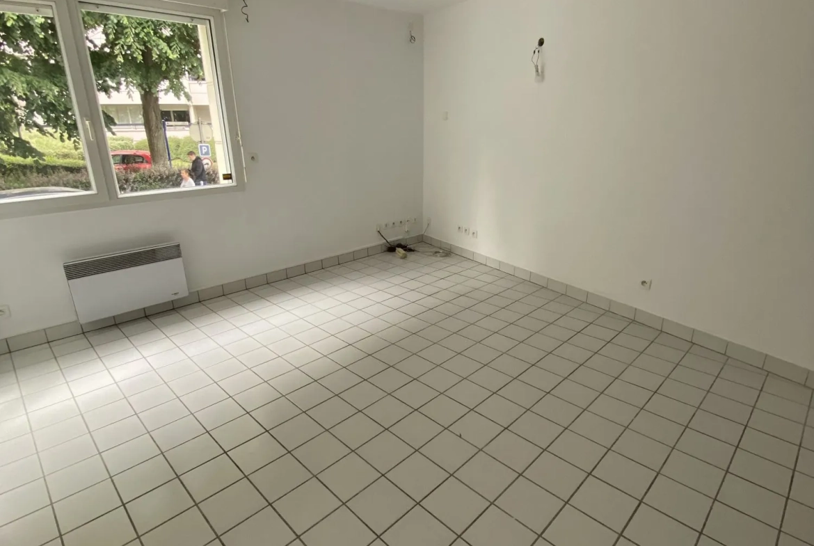 Appartement de 45 m² en rez-de-chaussée à La Madeleine, idéal pour résidence ou professionnel 