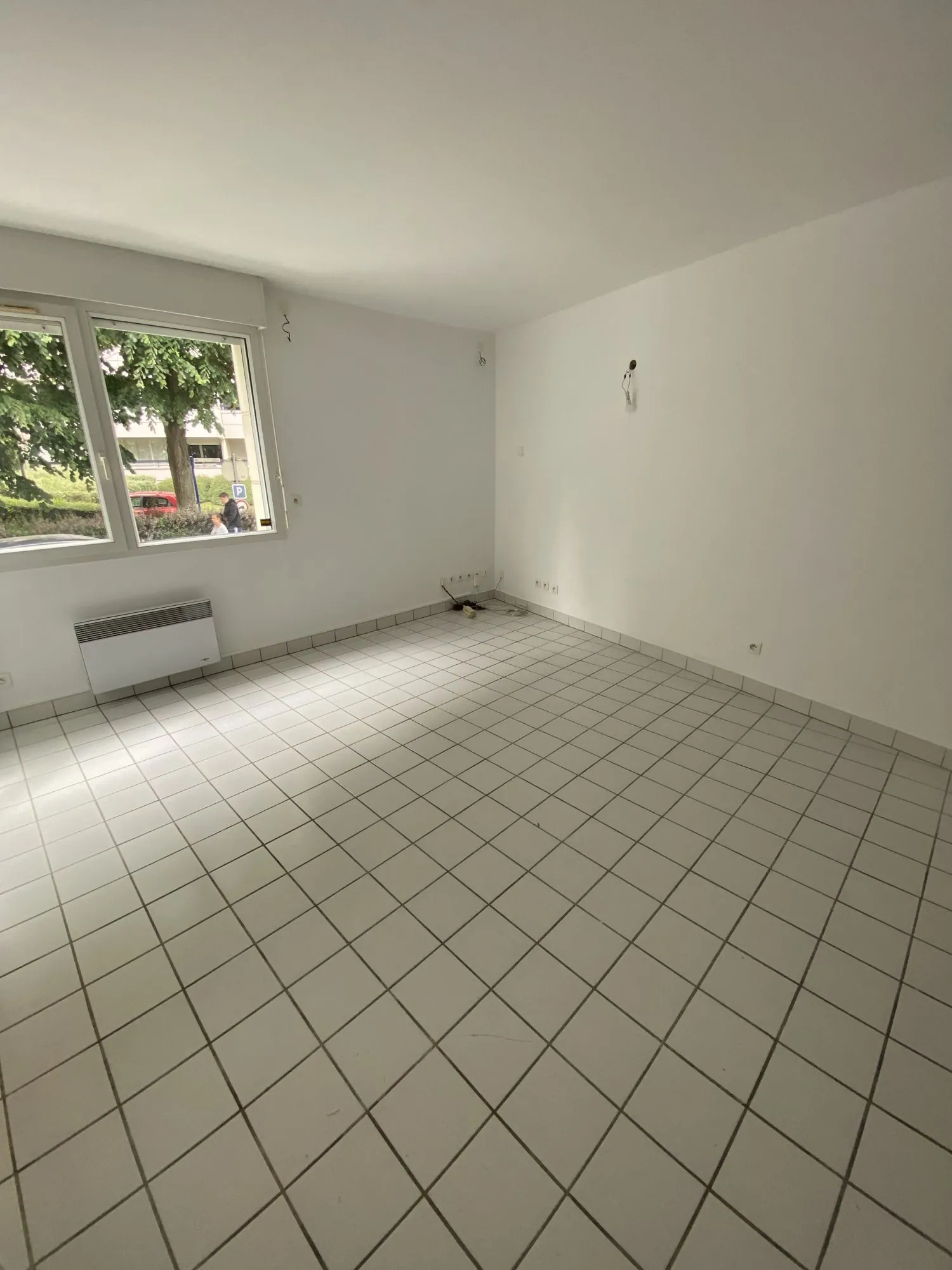Appartement de 45 m² en rez-de-chaussée à La Madeleine, idéal pour résidence ou professionnel 
