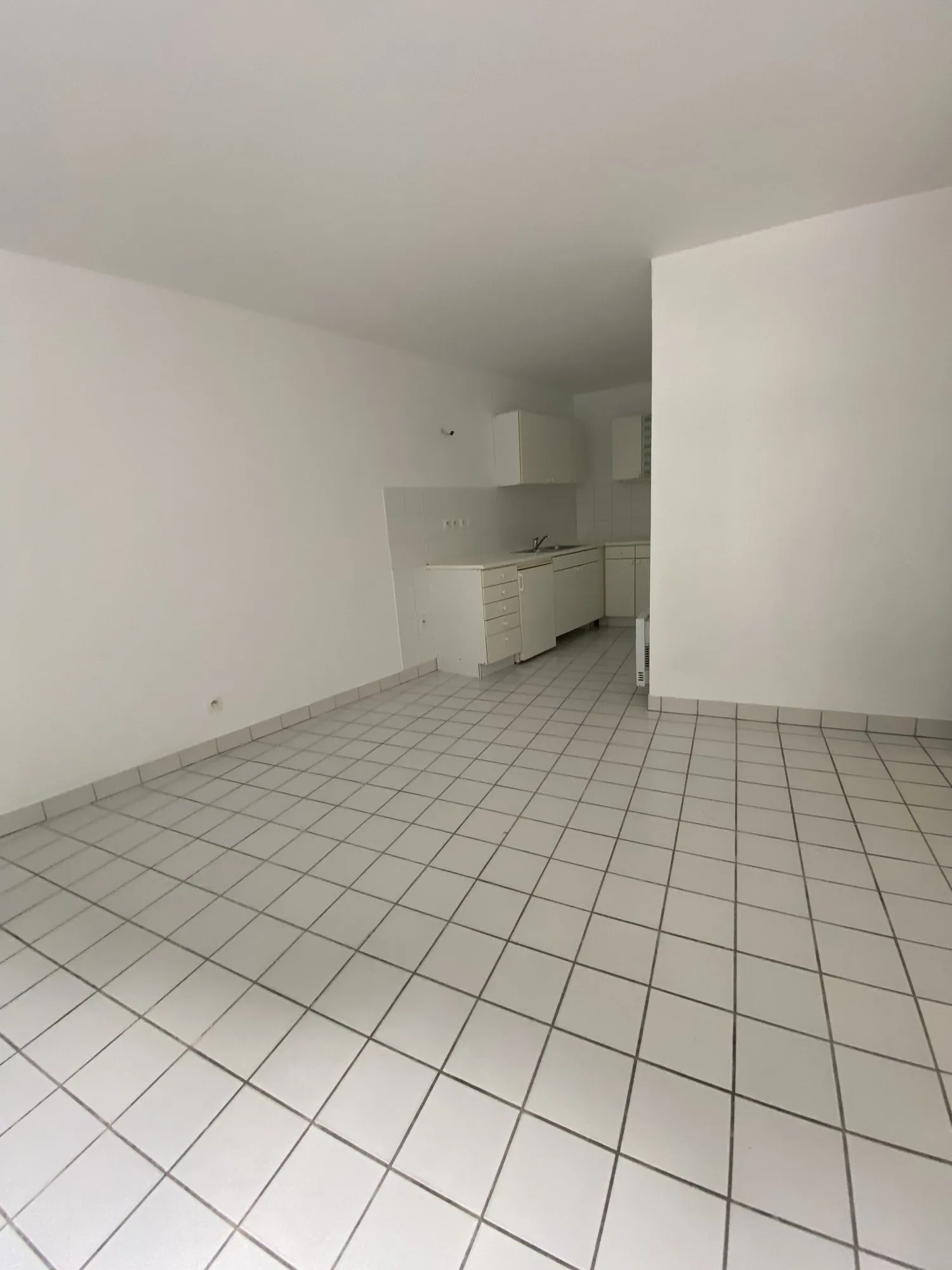 Appartement de 45 m² en rez-de-chaussée à La Madeleine, idéal pour résidence ou professionnel 