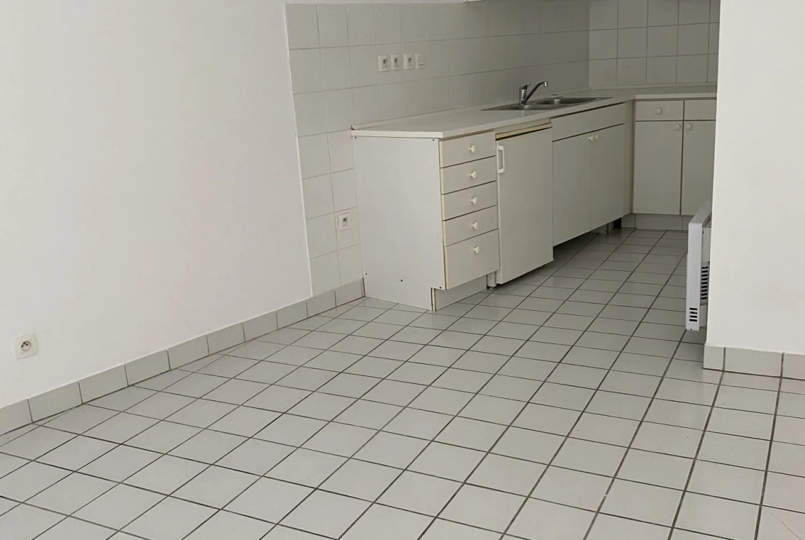 Appartement de 45 m² en rez-de-chaussée à La Madeleine, idéal pour résidence ou professionnel 