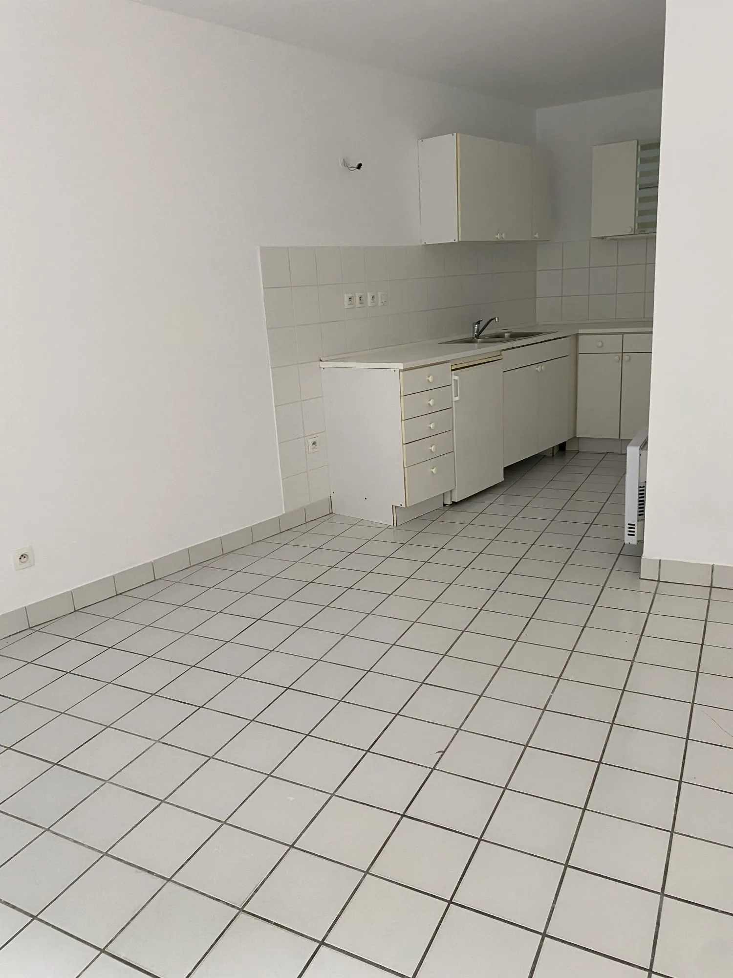 Appartement de 45 m² en rez-de-chaussée à La Madeleine, idéal pour résidence ou professionnel 