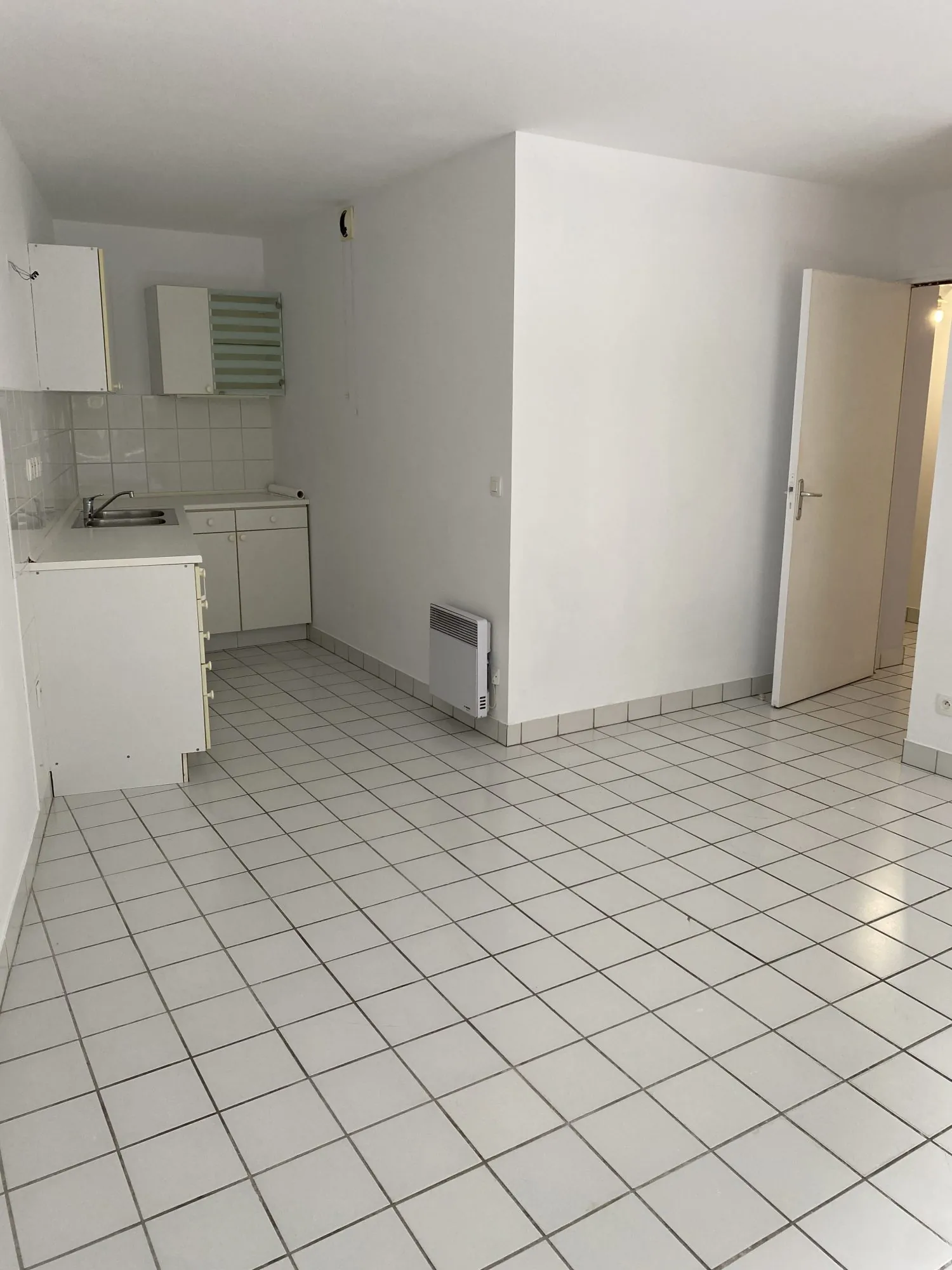 Appartement de 45 m² en rez-de-chaussée à La Madeleine, idéal pour résidence ou professionnel 