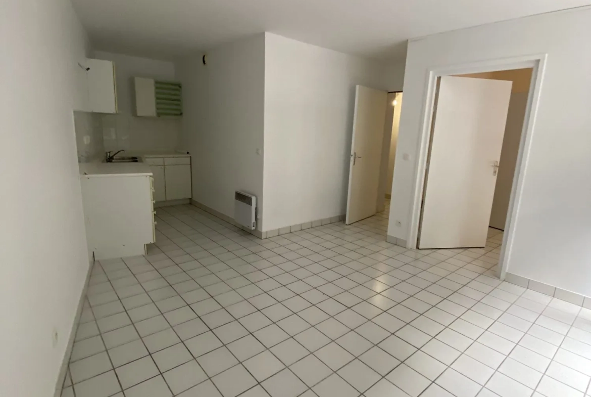 Appartement de 45 m² en rez-de-chaussée à La Madeleine, idéal pour résidence ou professionnel 