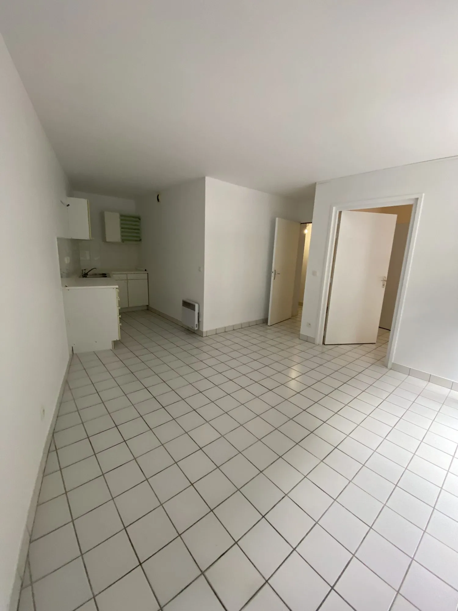 Appartement de 45 m² en rez-de-chaussée à La Madeleine, idéal pour résidence ou professionnel 