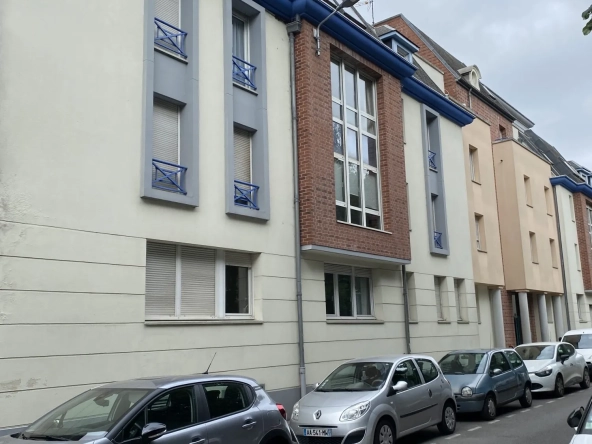 Appartement de 45 m² en rez-de-chaussée à La Madeleine, idéal pour résidence ou professionnel