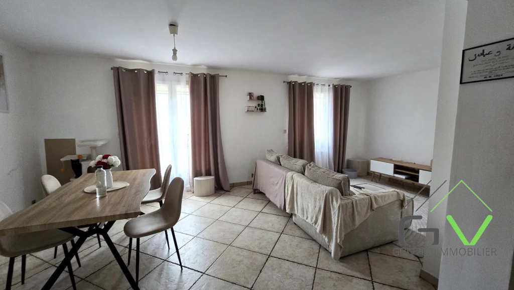 Appartement T3 lumineux de 60 m² aux Oliviers à Nîmes avec balcon et stationnement