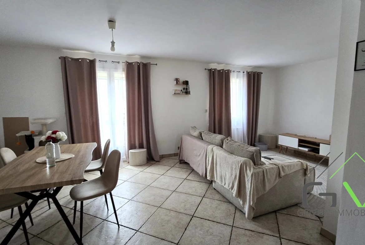 Appartement T3 lumineux de 60 m² aux Oliviers à Nîmes avec balcon et stationnement 