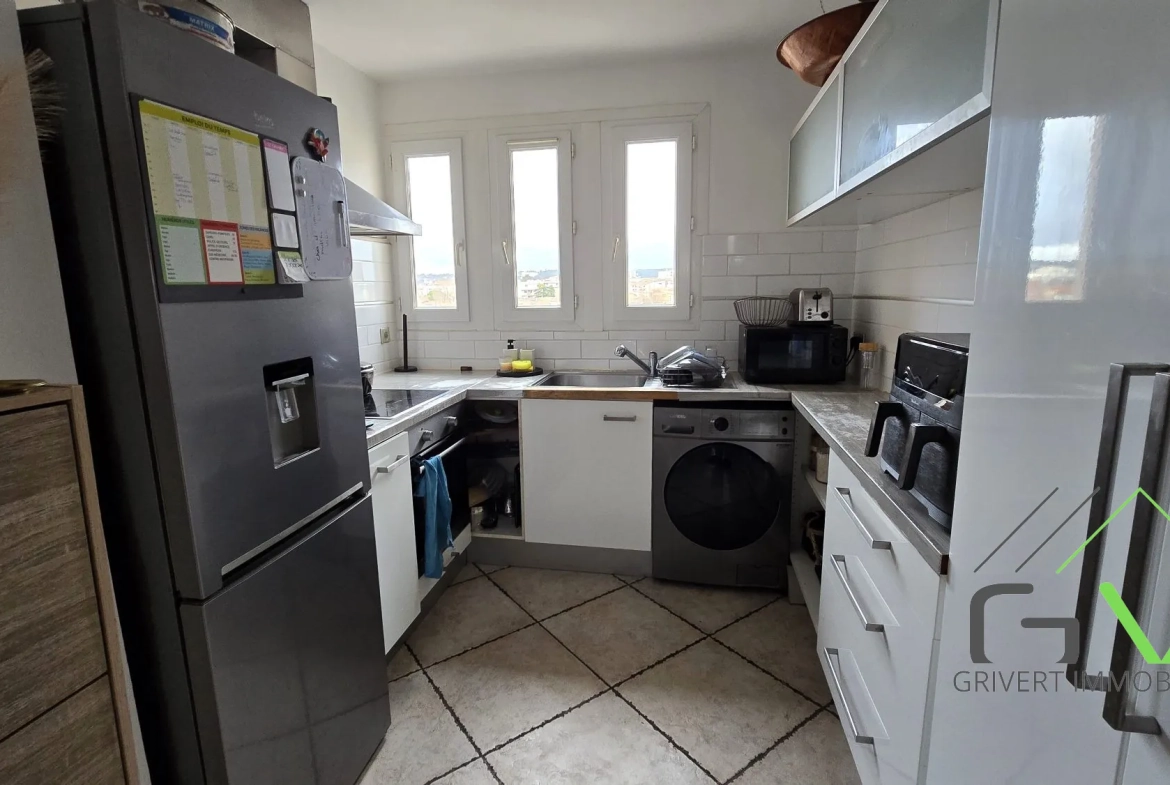 Appartement T3 lumineux de 60 m² aux Oliviers à Nîmes avec balcon et stationnement 