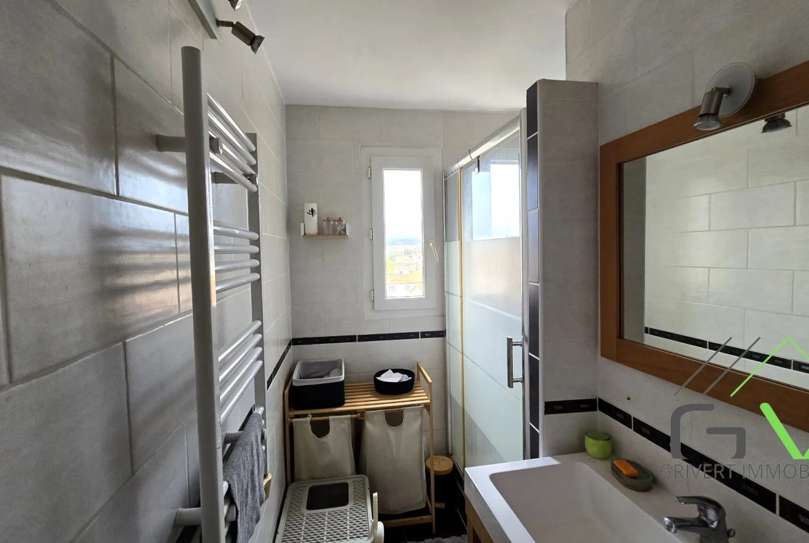 Appartement T3 lumineux de 60 m² aux Oliviers à Nîmes avec balcon et stationnement 