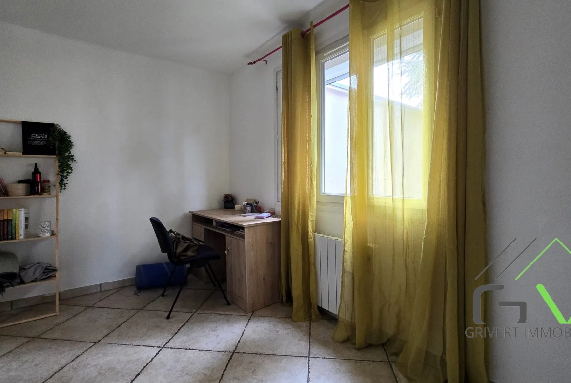 Appartement T3 lumineux de 60 m² aux Oliviers à Nîmes avec balcon et stationnement 