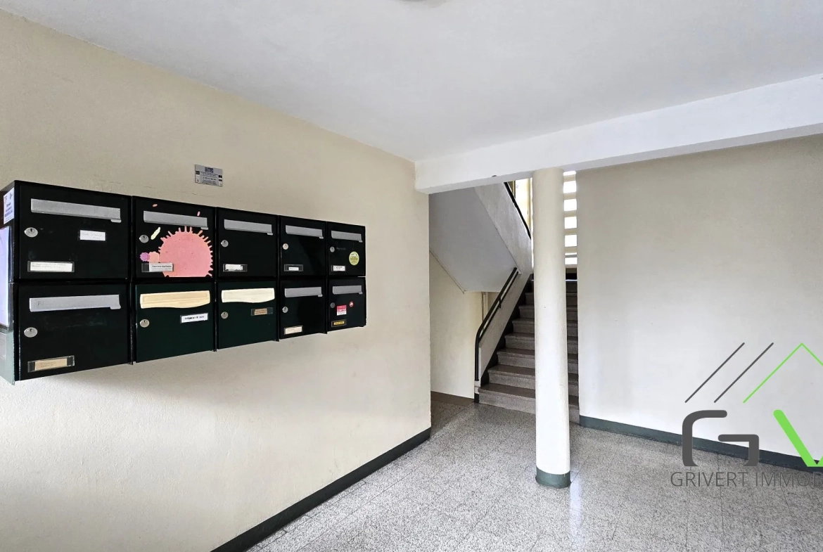 Appartement T3 lumineux de 60 m² aux Oliviers à Nîmes avec balcon et stationnement 