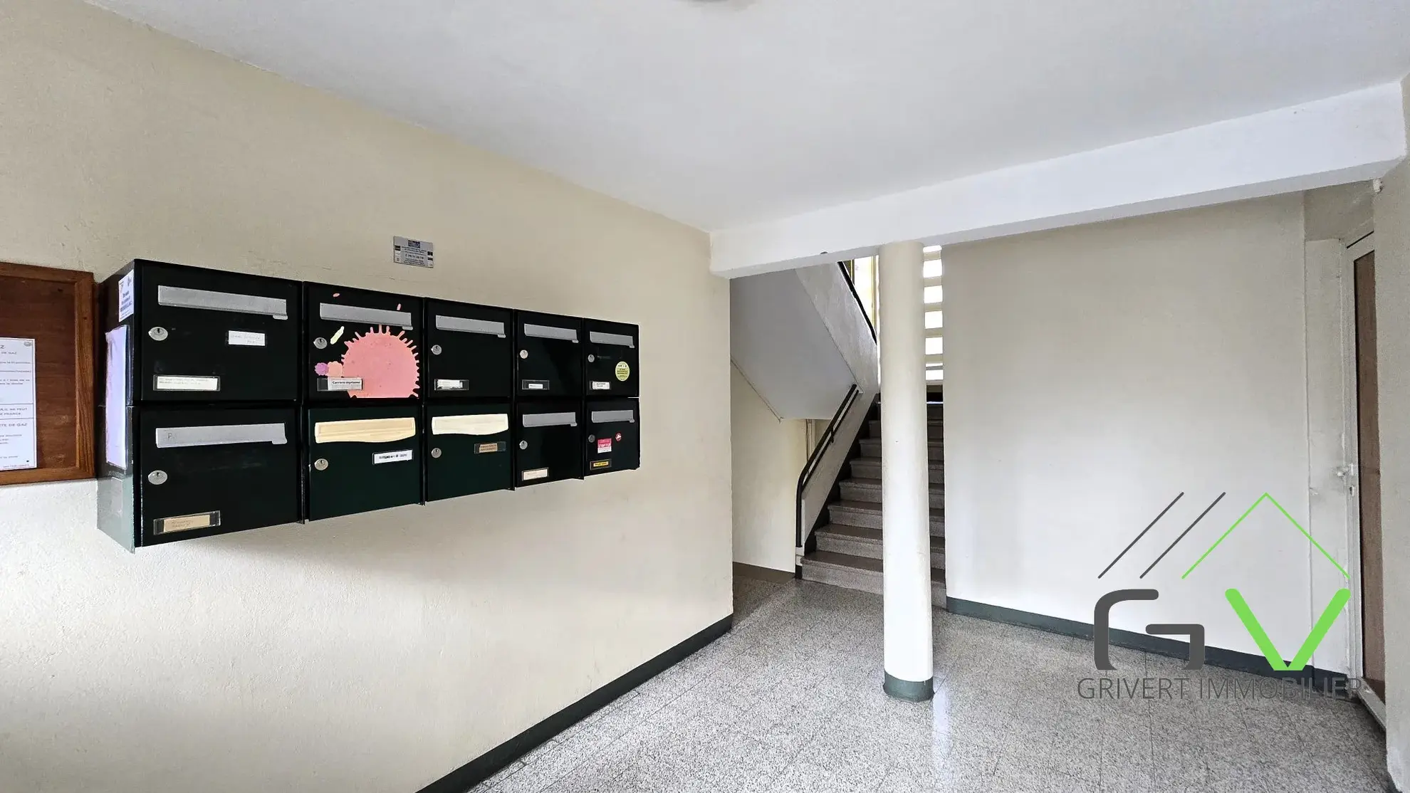 Appartement T3 lumineux de 60 m² aux Oliviers à Nîmes avec balcon et stationnement 
