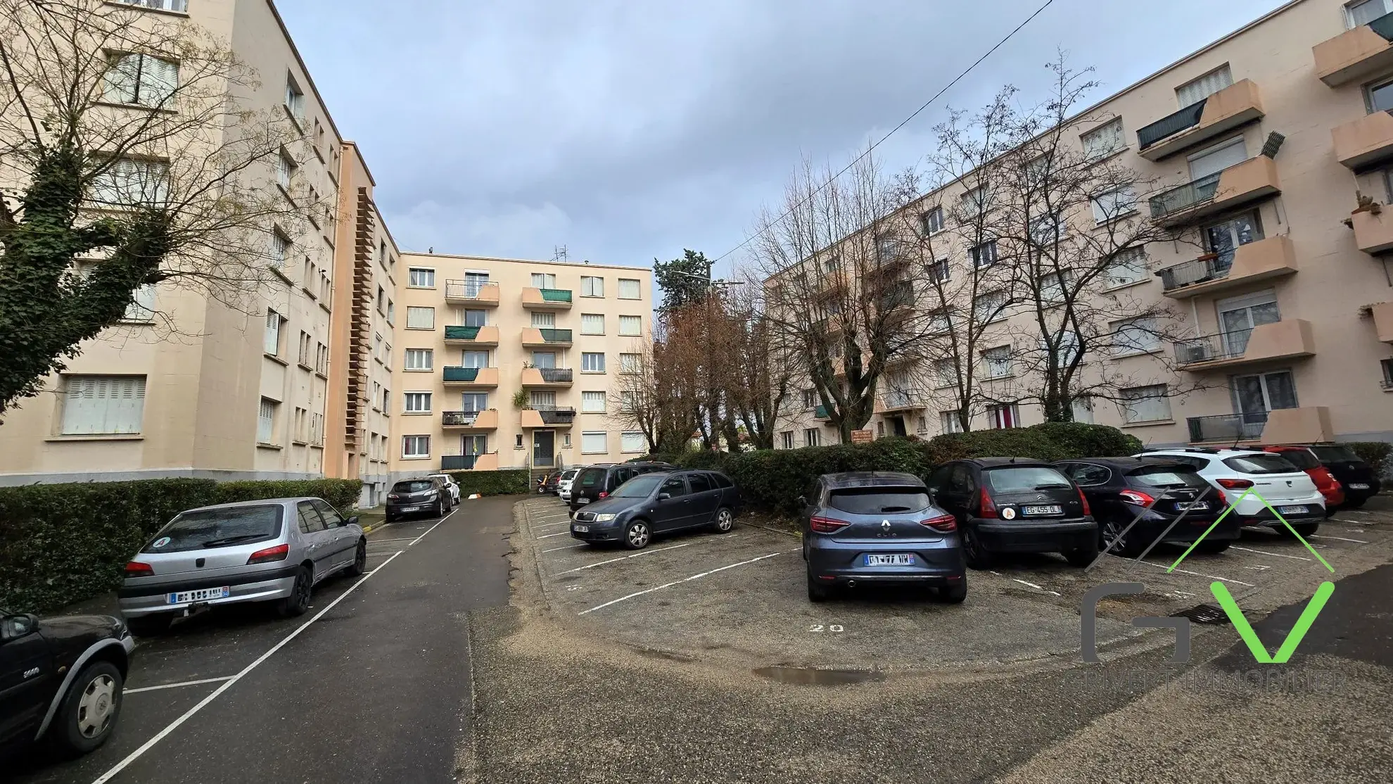 Appartement T3 lumineux de 60 m² aux Oliviers à Nîmes avec balcon et stationnement 