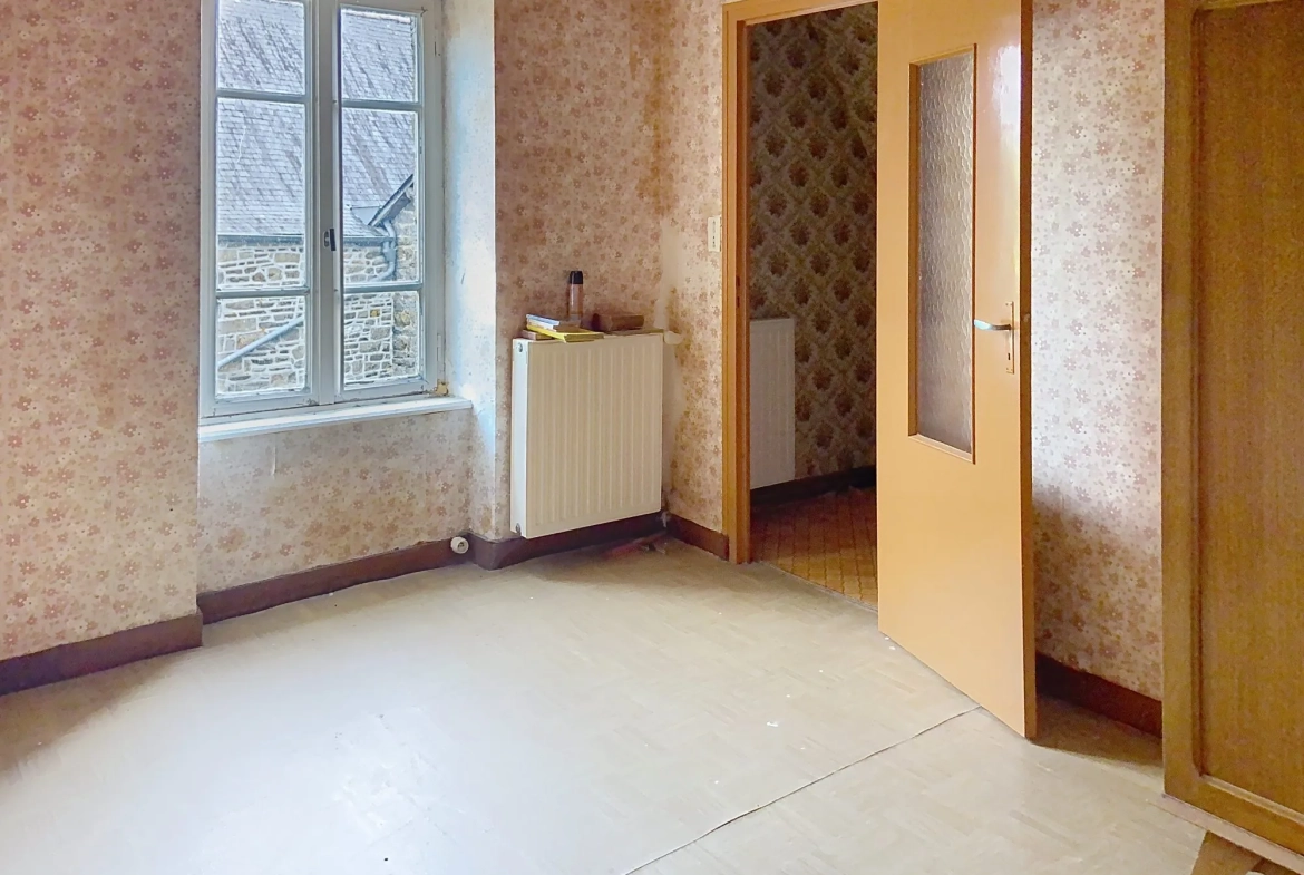 Charmante maison de campagne à rénover à Tremblay, 75 m² avec grand terrain 