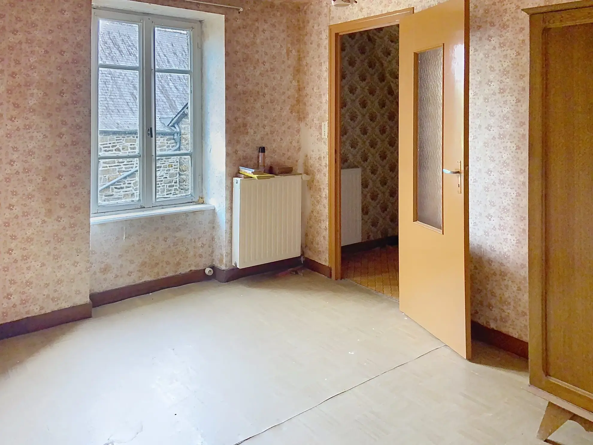 Charmante maison de campagne à rénover à Tremblay, 75 m² avec grand terrain 