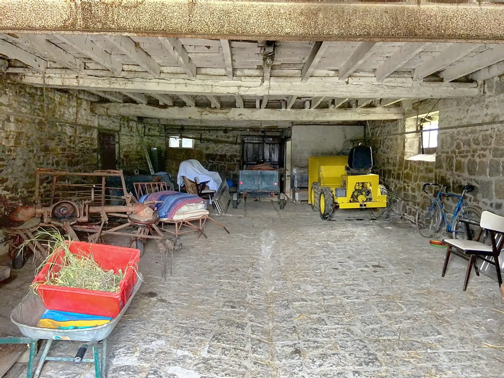 Charmante maison de campagne à rénover à Tremblay, 75 m² avec grand terrain 
