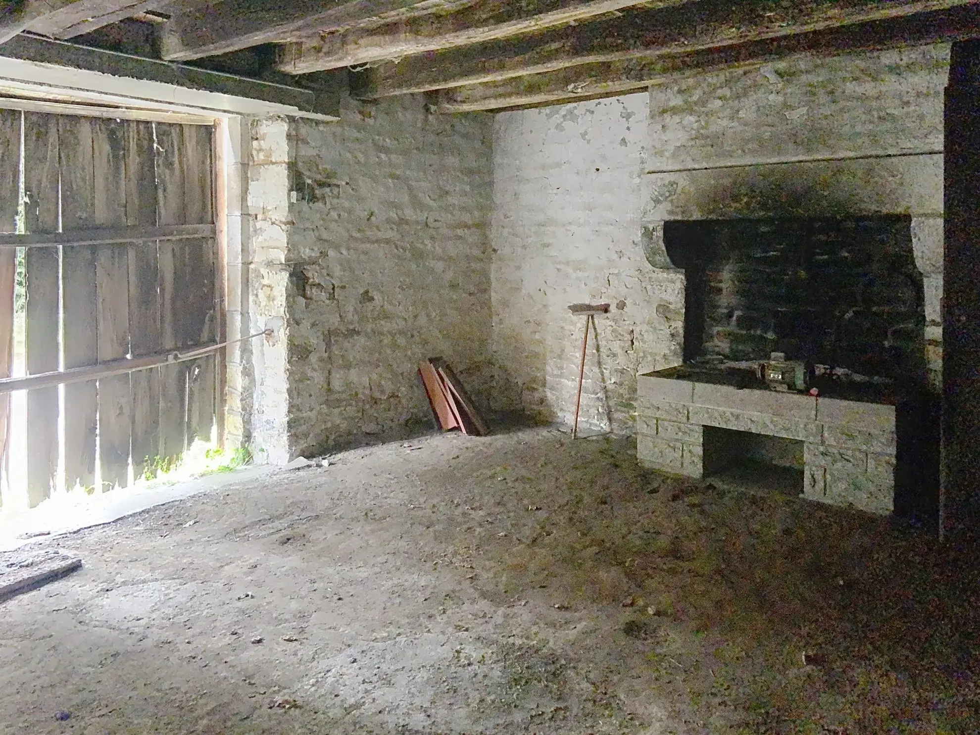 Charmante maison de campagne à rénover à Tremblay, 75 m² avec grand terrain 