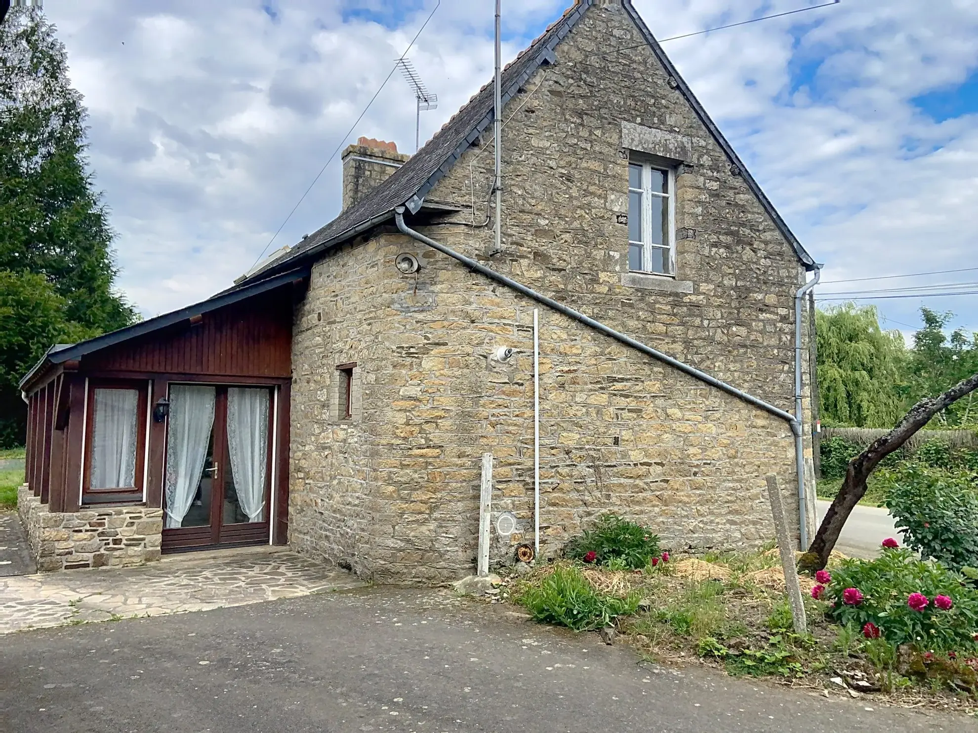 Charmante maison de campagne à rénover à Tremblay, 75 m² avec grand terrain 
