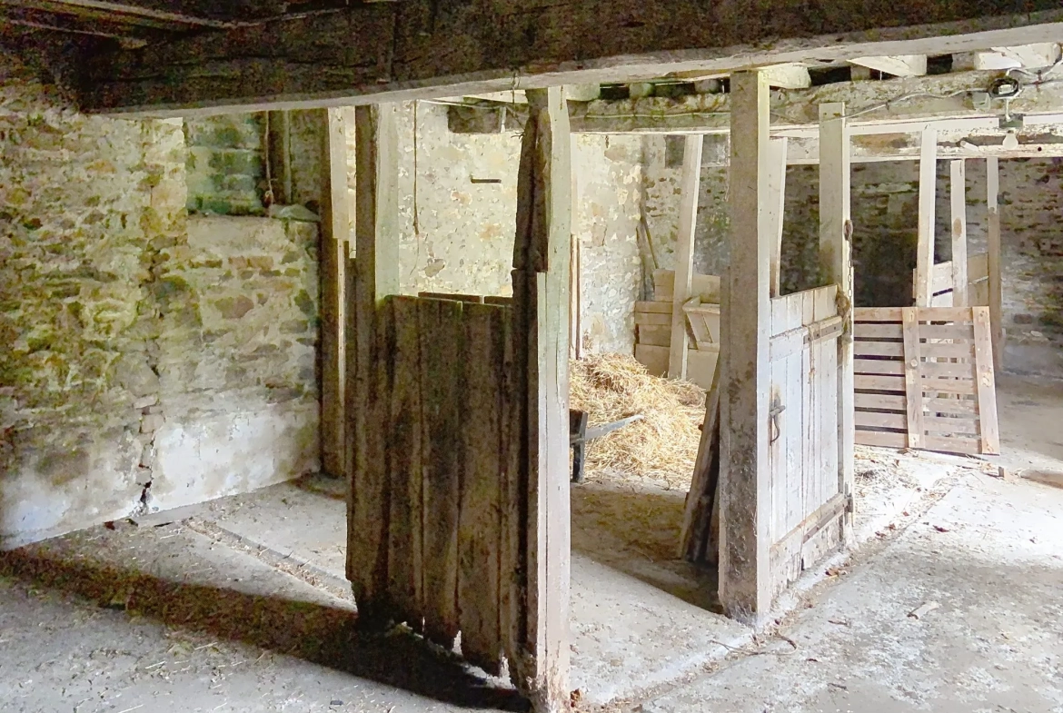 Charmante maison de campagne à rénover à Tremblay, 75 m² avec grand terrain 
