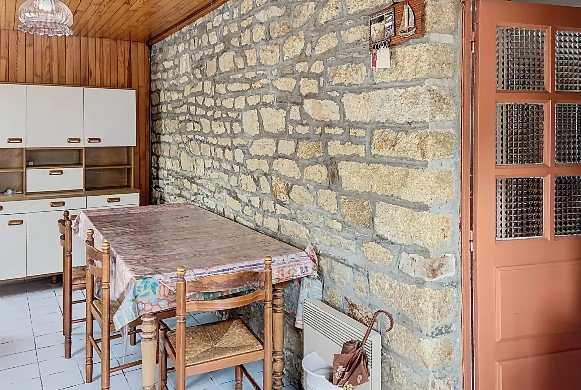 Charmante maison de campagne à rénover à Tremblay, 75 m² avec grand terrain 