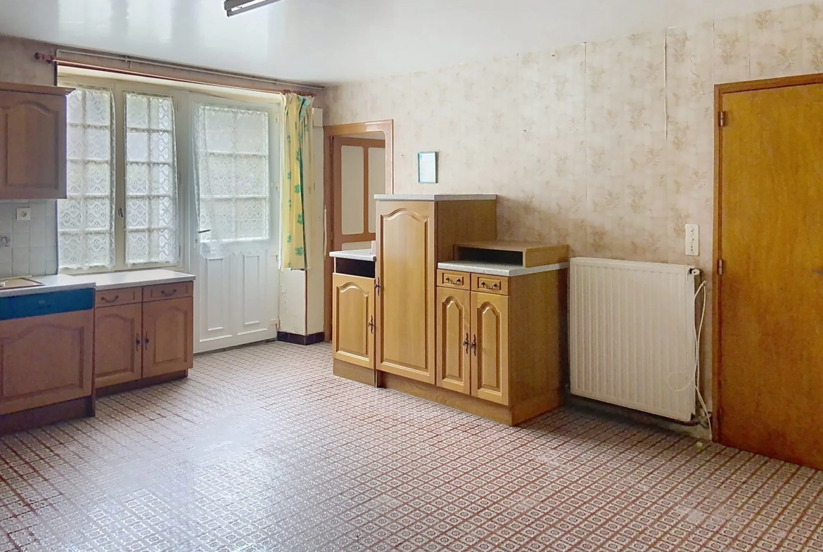 Charmante maison de campagne à rénover à Tremblay, 75 m² avec grand terrain 