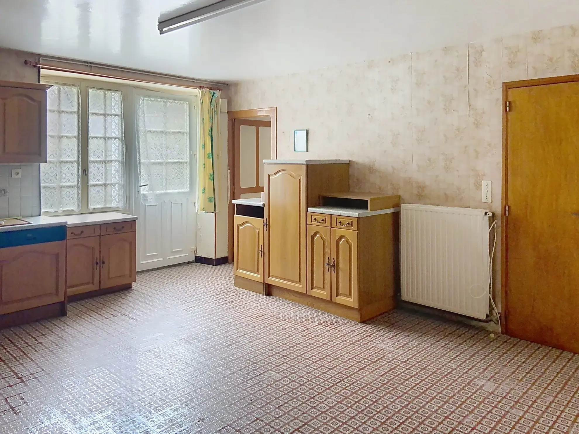 Charmante maison de campagne à rénover à Tremblay, 75 m² avec grand terrain 