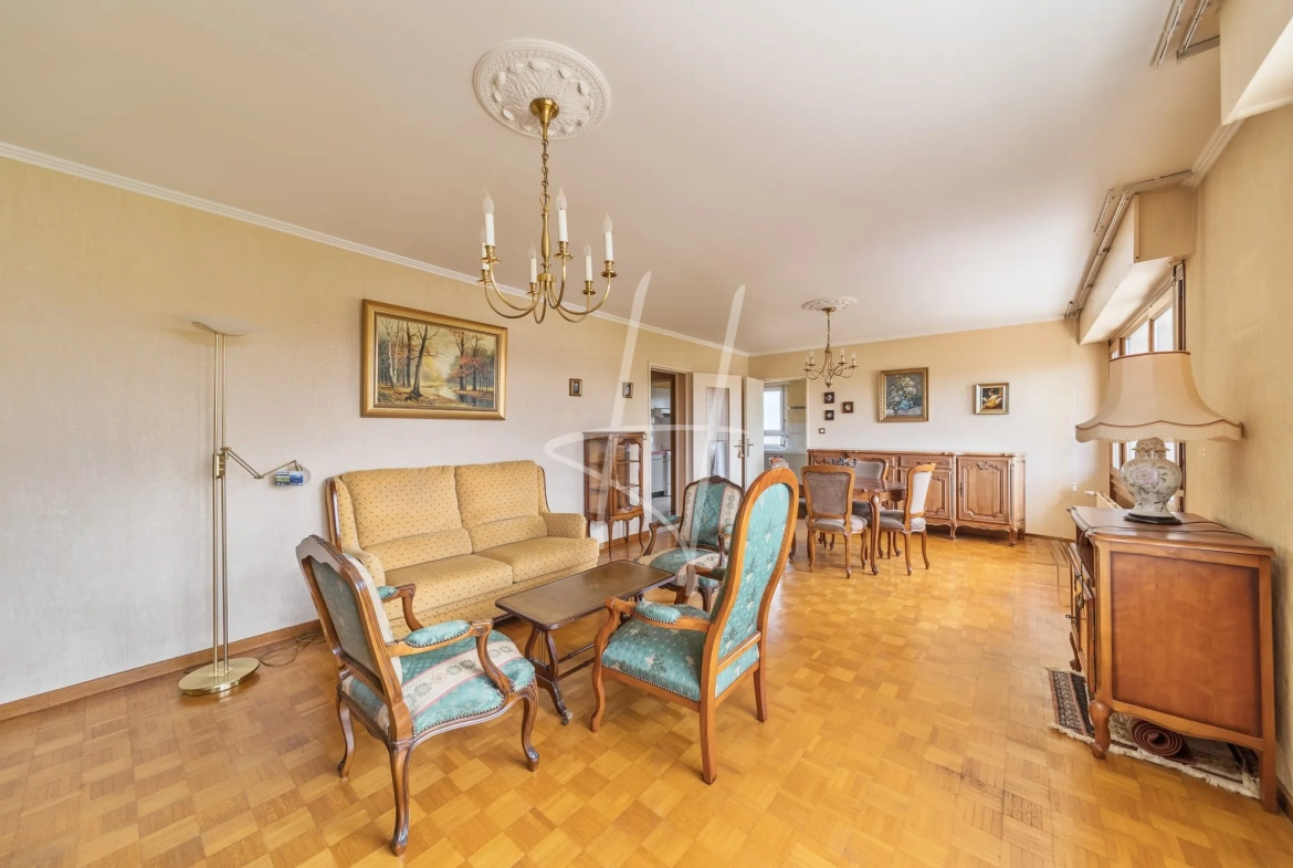 Appartement T5 lumineux de 101 m² à Metz avec cheminée, cave et proximité commodités 