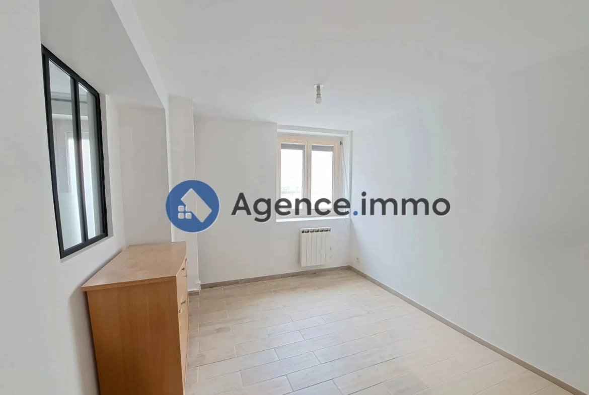 Maison de bourg rénovée à Changé avec jardin et garage - Opportunité à saisir 
