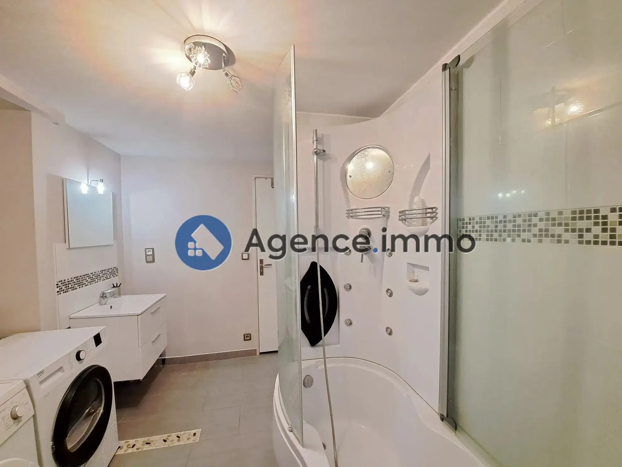 Maison de bourg rénovée à Changé avec jardin et garage - Opportunité à saisir 