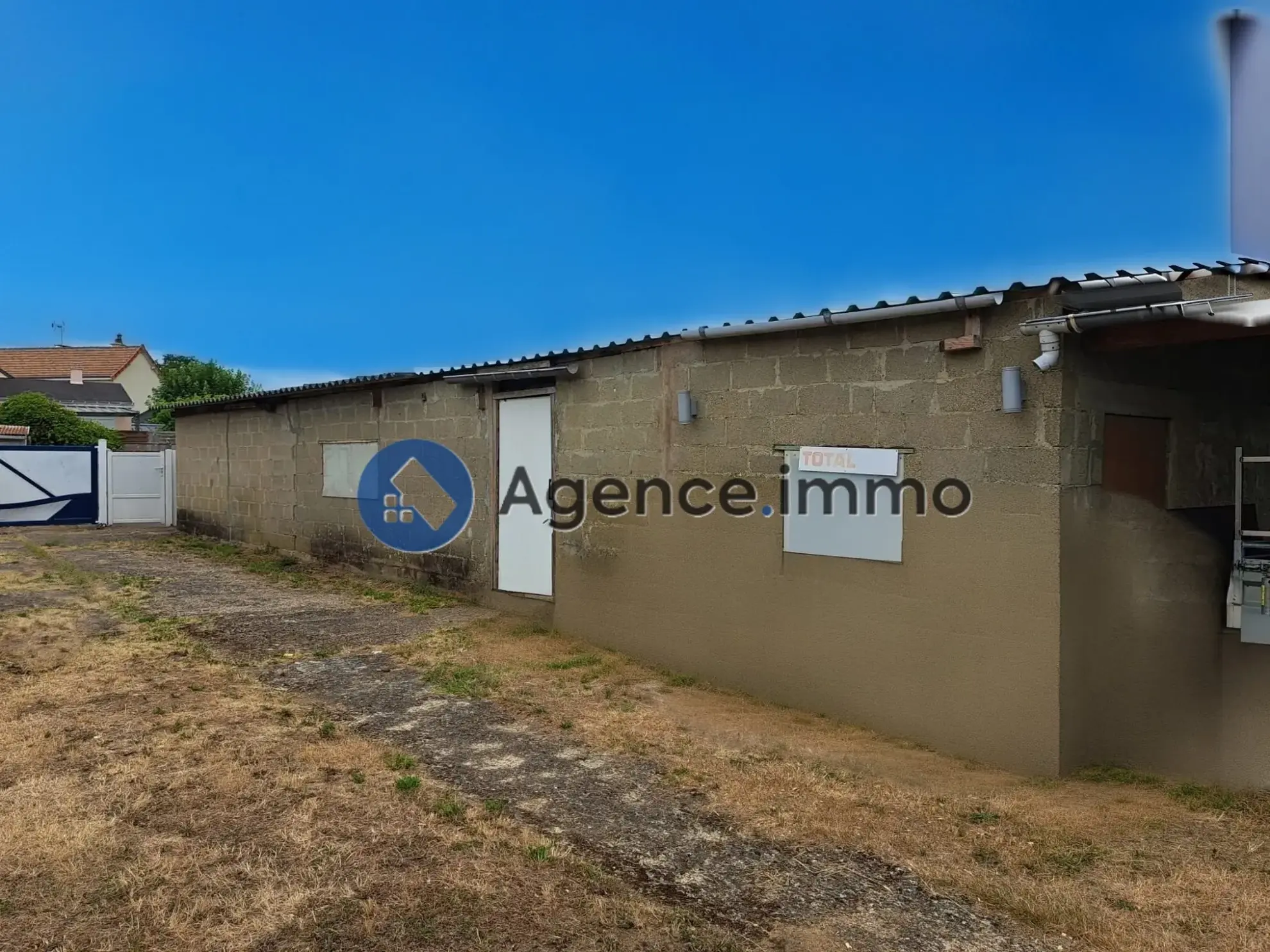 Maison de bourg rénovée à Changé avec jardin et garage - Opportunité à saisir 