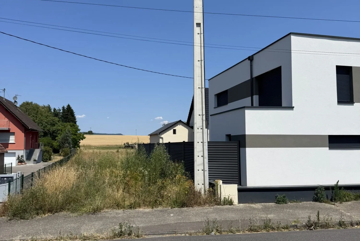 entrée façade sur rue Terrain à bâtir à Gundershoffen proche de la zone commerciale, permis déjà obtenu 