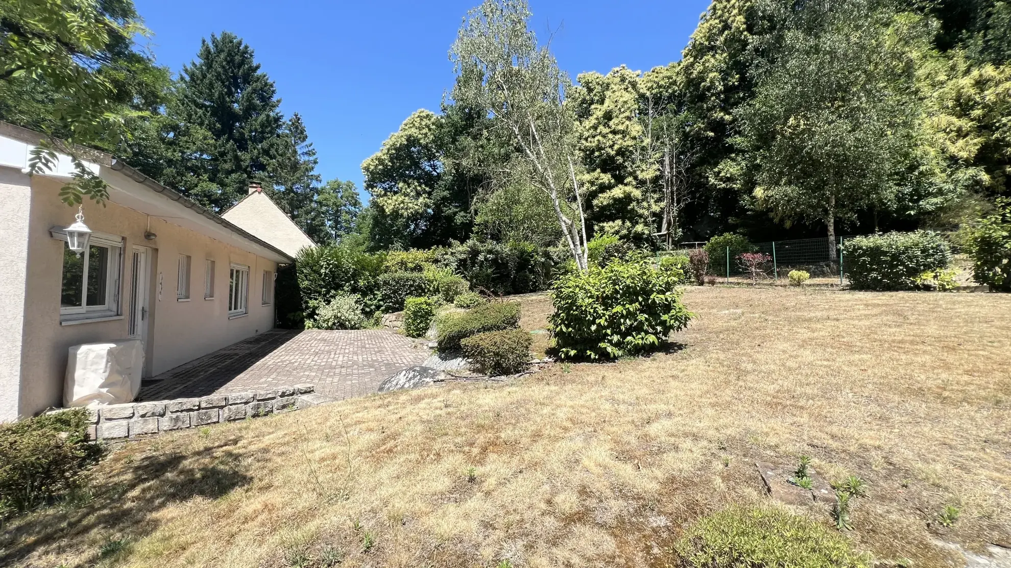 Maison de plain-pied à Boutigny-sur-Essonne avec jardin, terrasse et stationnement 