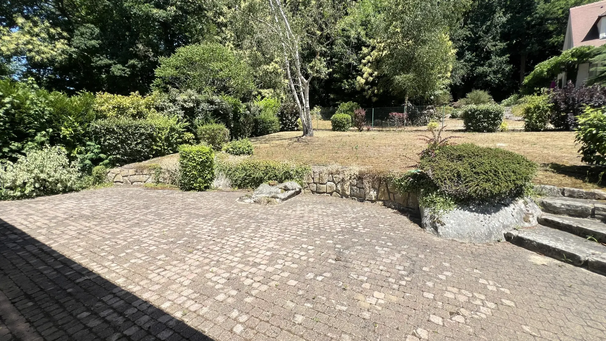 Maison de plain-pied à Boutigny-sur-Essonne avec jardin, terrasse et stationnement 