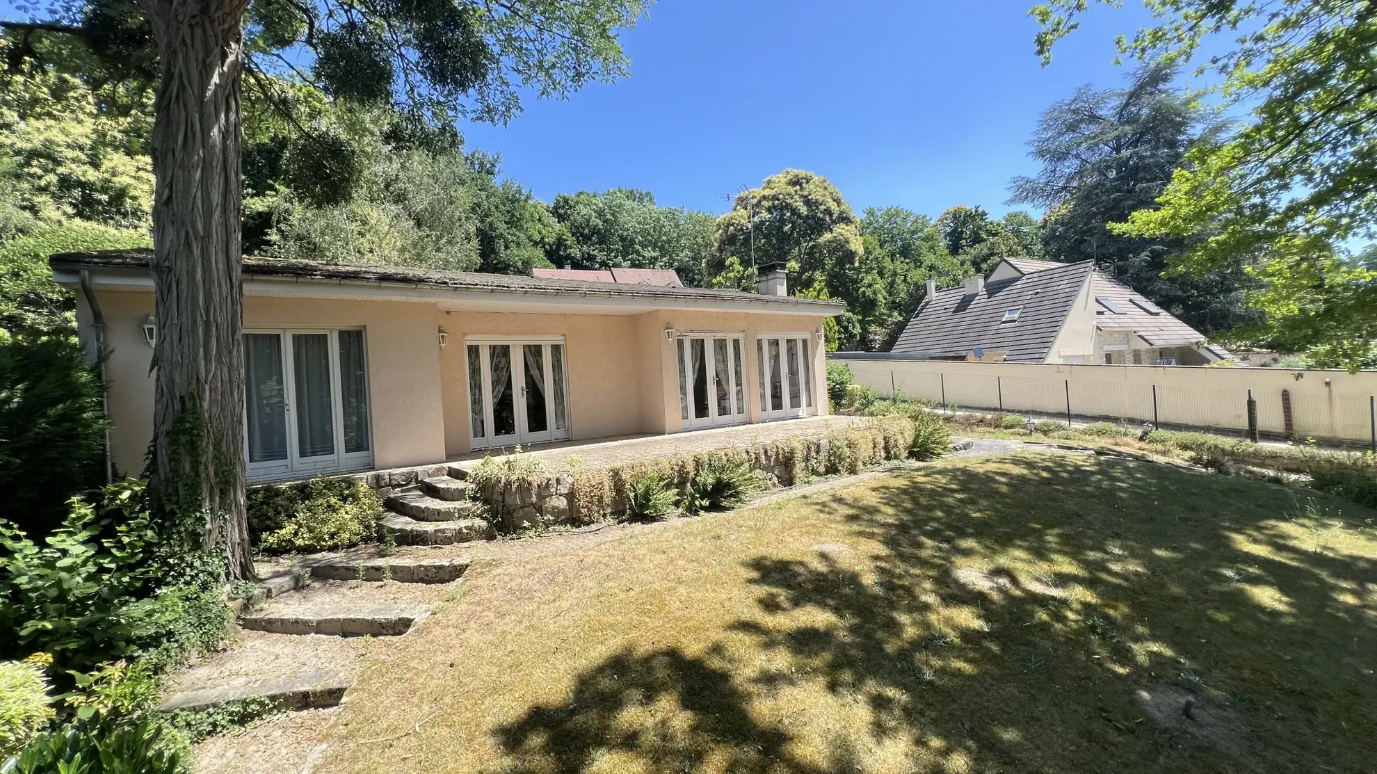 Maison de plain-pied à Boutigny-sur-Essonne avec jardin, terrasse et stationnement 