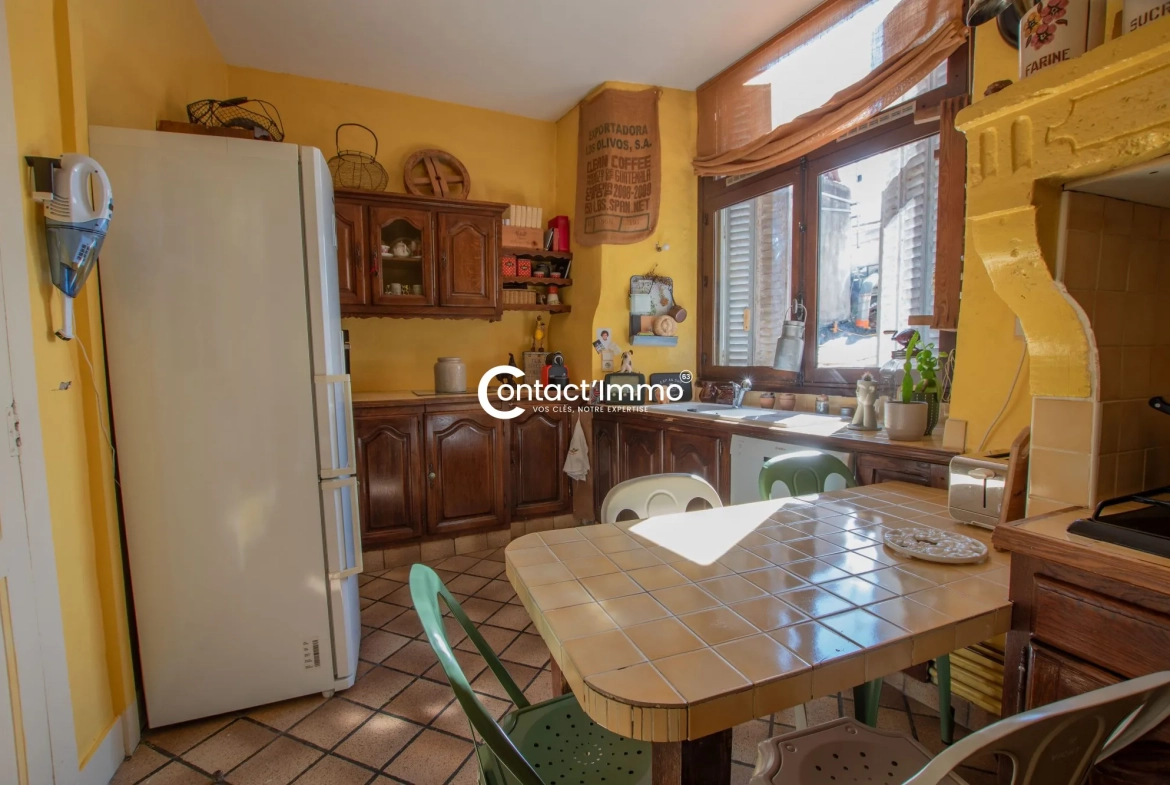 Appartement T5 de 143m² avec cave au cœur de Thiers 
