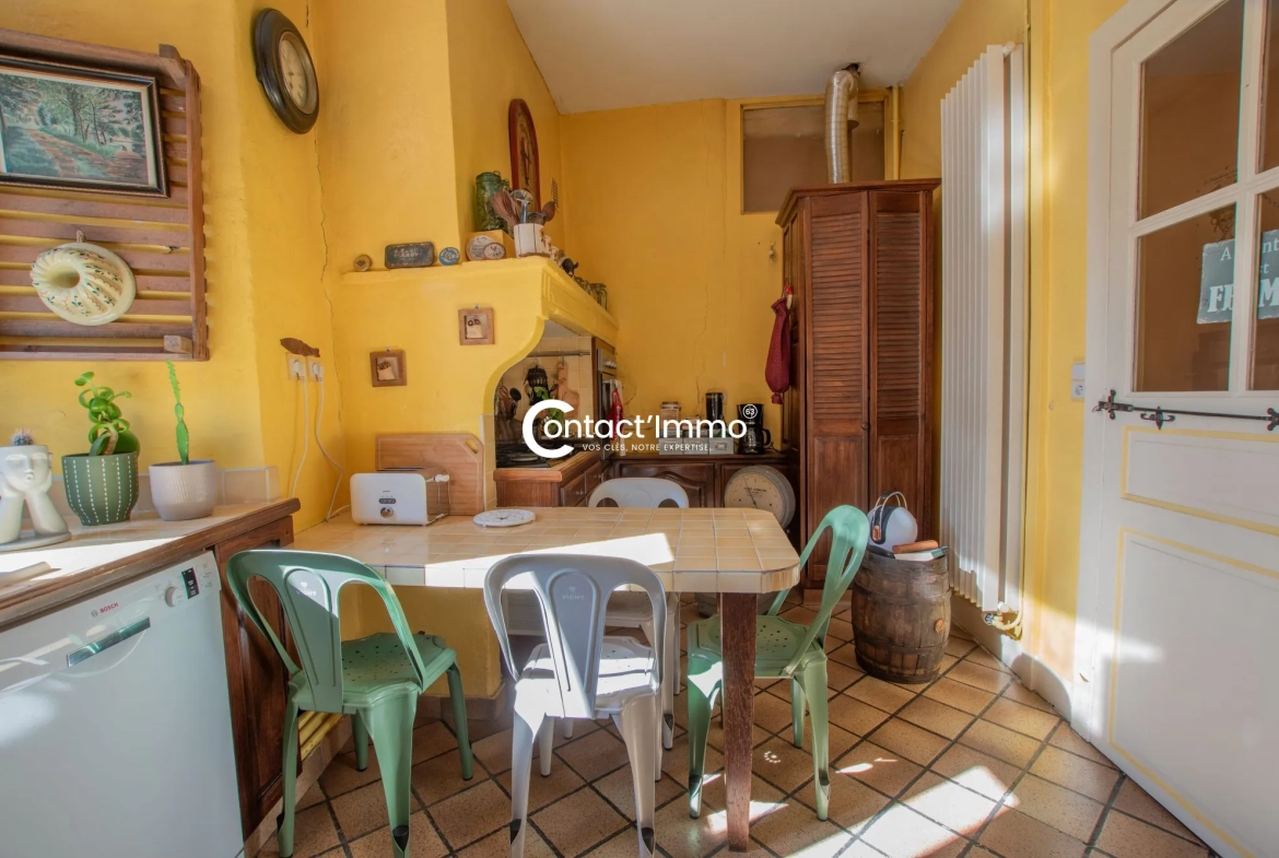 Appartement T5 de 143m² avec cave au cœur de Thiers 