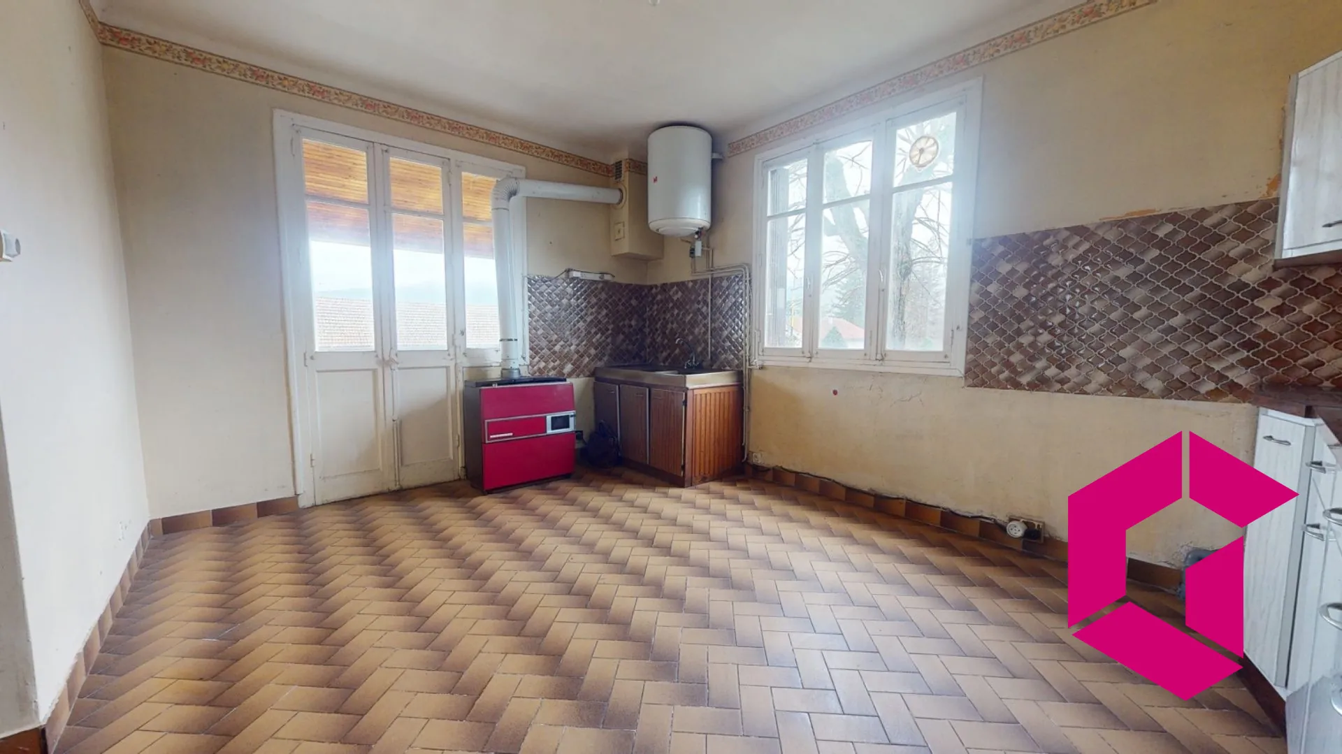 Maison à Retournac proche centre avec terrain constructible et travaux à prévoir 