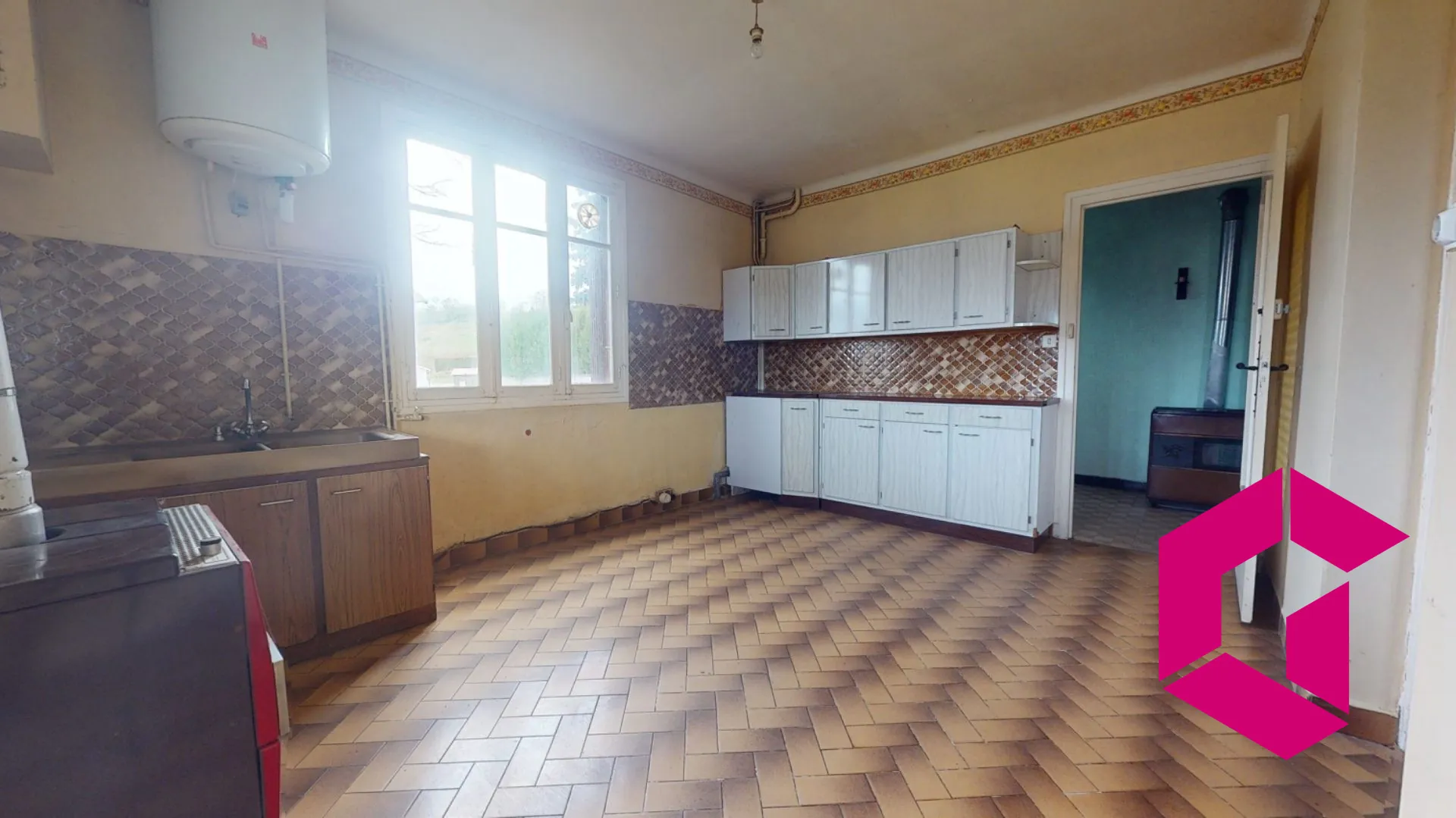 Maison à Retournac proche centre avec terrain constructible et travaux à prévoir 
