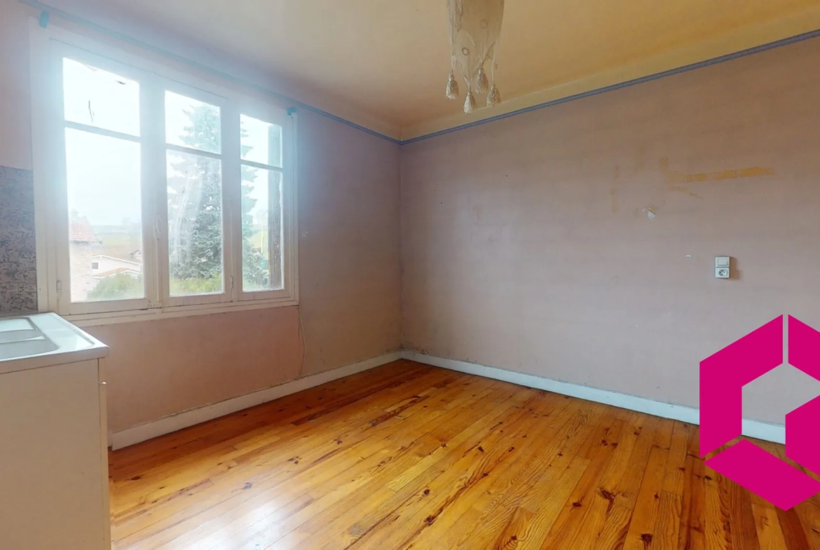 Maison à Retournac proche centre avec terrain constructible et travaux à prévoir 