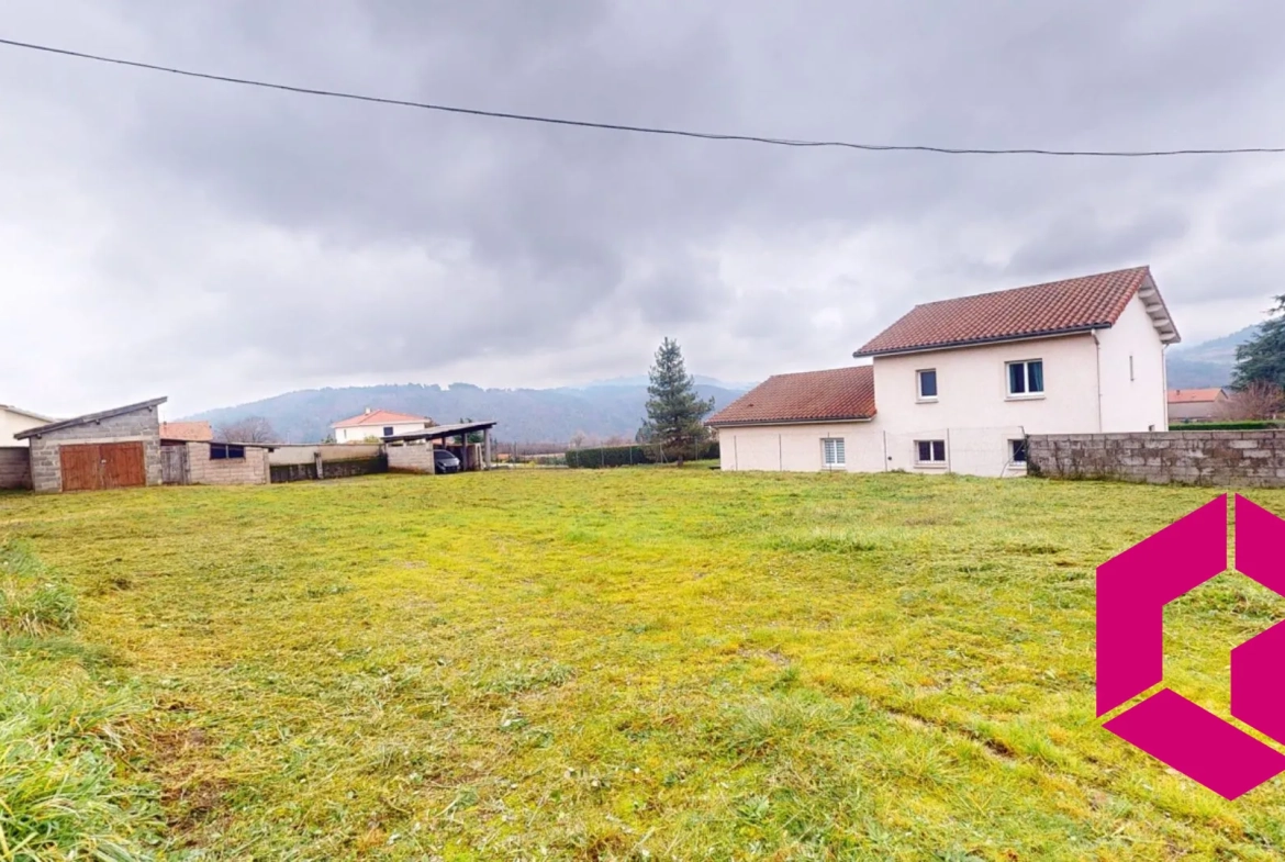 Maison à Retournac proche centre avec terrain constructible et travaux à prévoir 