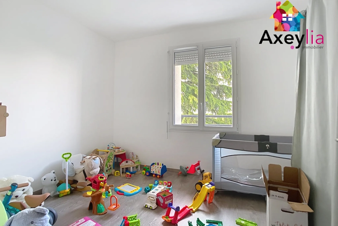 Appartement T4 rénové avec balcon au centre de Roanne 