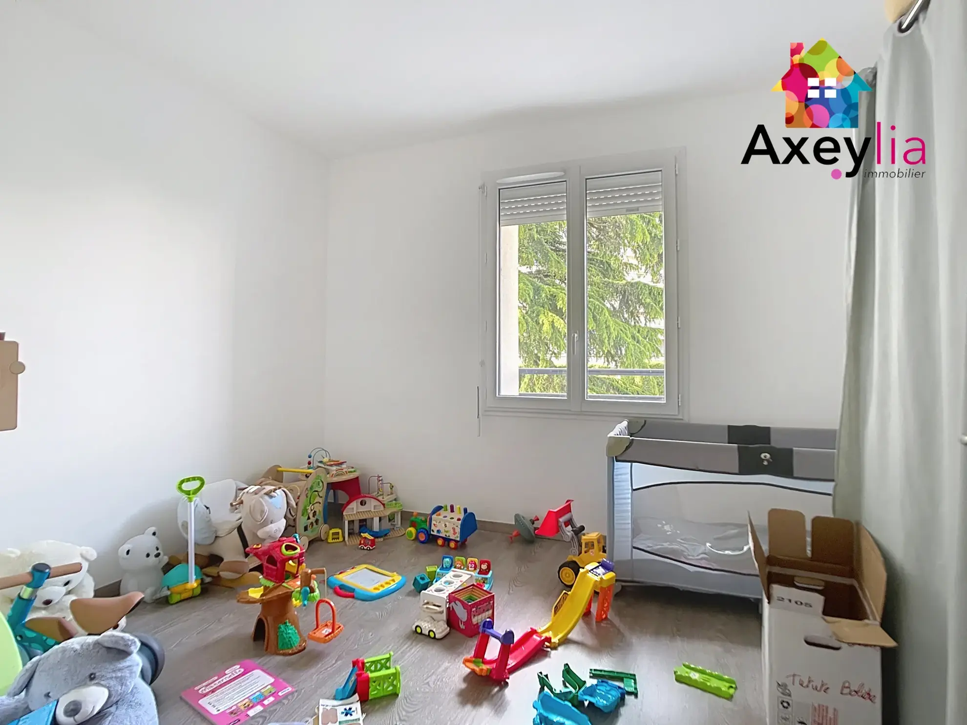 Appartement T4 rénové avec balcon au centre de Roanne 
