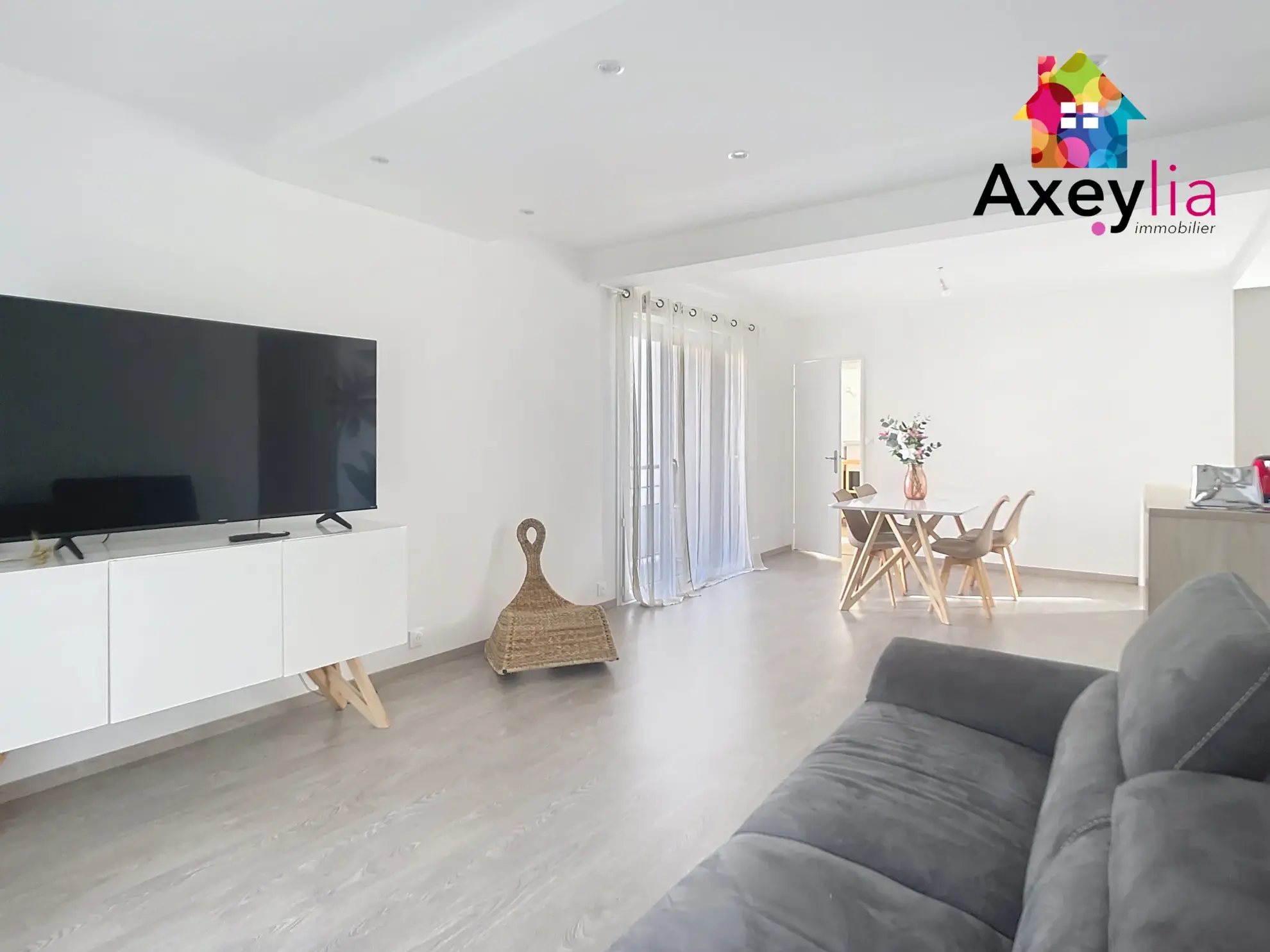 Appartement T4 rénové avec balcon au centre de Roanne 