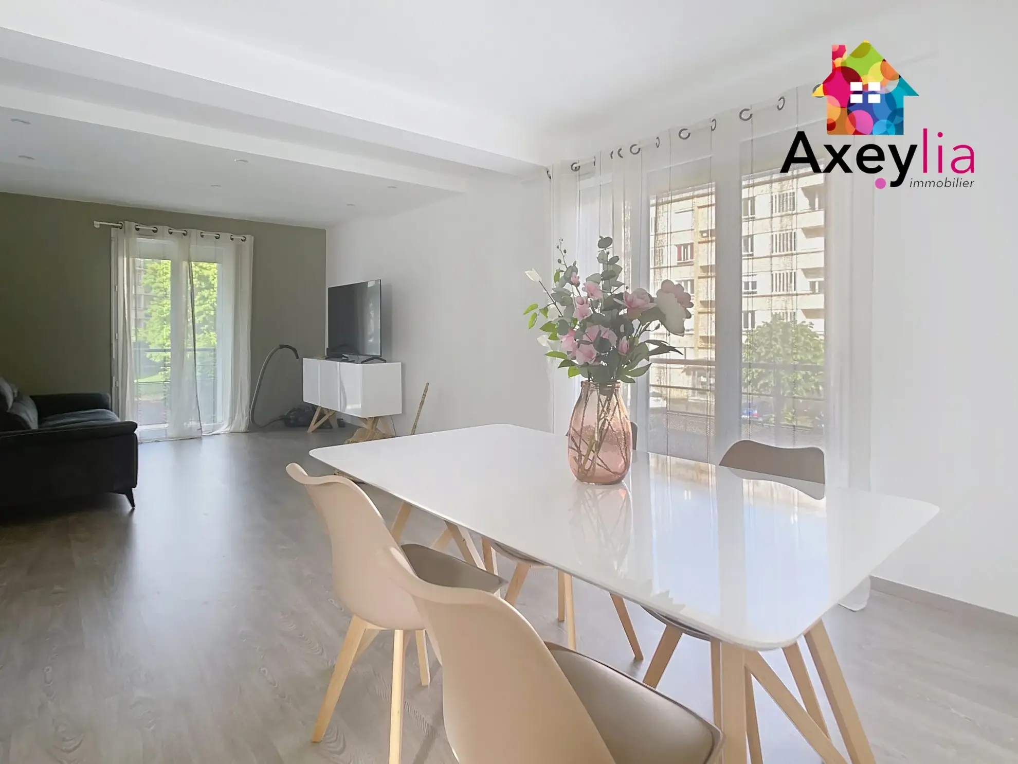 Appartement T4 rénové avec balcon au centre de Roanne 