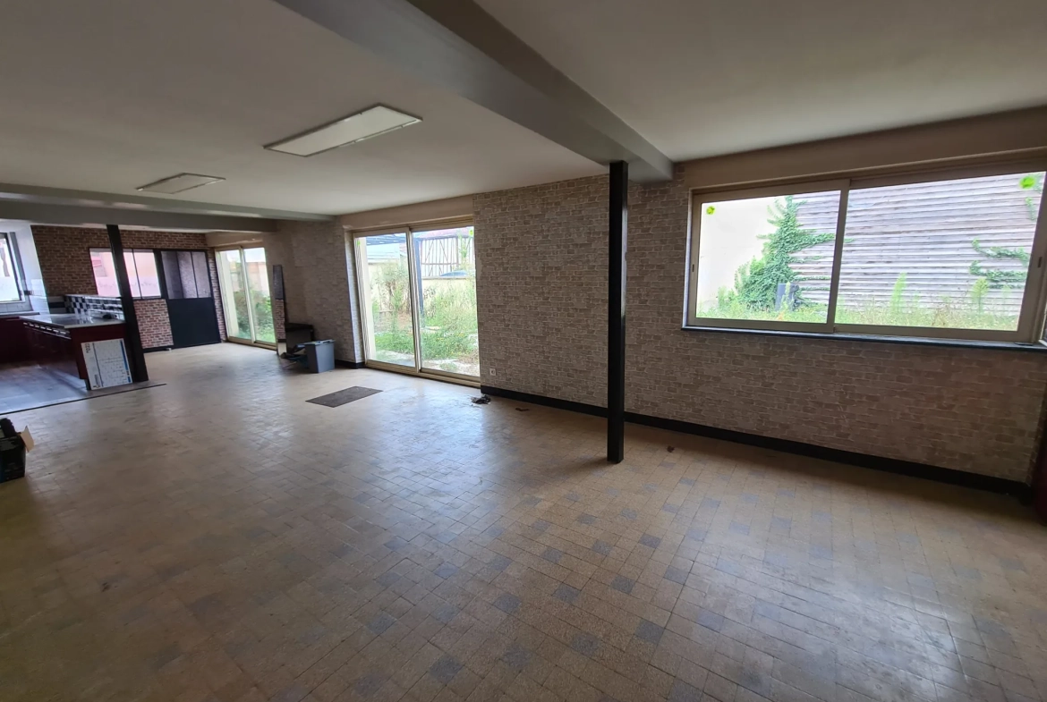 Ensemble immobilier à Villiers en lieu avec 8 chambres, garage et terrain de 1630 m² 