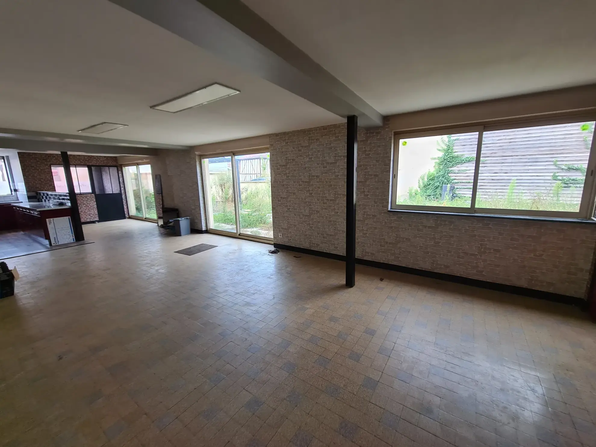 Ensemble immobilier à Villiers en lieu avec 8 chambres, garage et terrain de 1630 m² 
