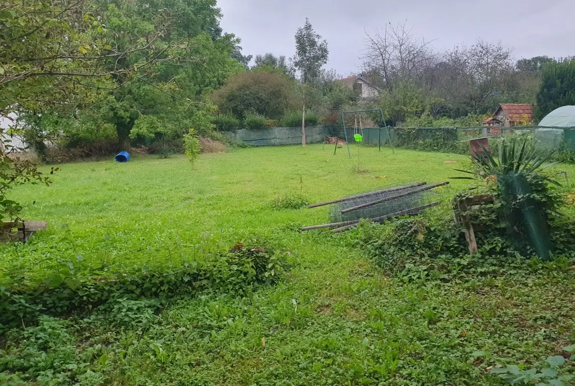 Ensemble immobilier à Villiers en lieu avec 8 chambres, garage et terrain de 1630 m² 